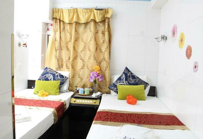 اتاق استاندارد, Pay Less Guesthouse
