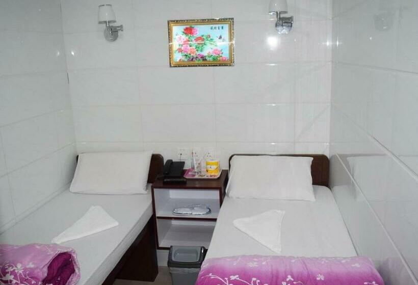 اتاق استاندارد, Pay Less Guesthouse