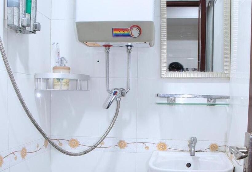 اتاق استاندارد, Pay Less Guesthouse