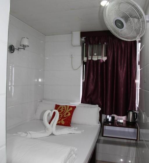 اتاق لوکس, Pay Less Guesthouse