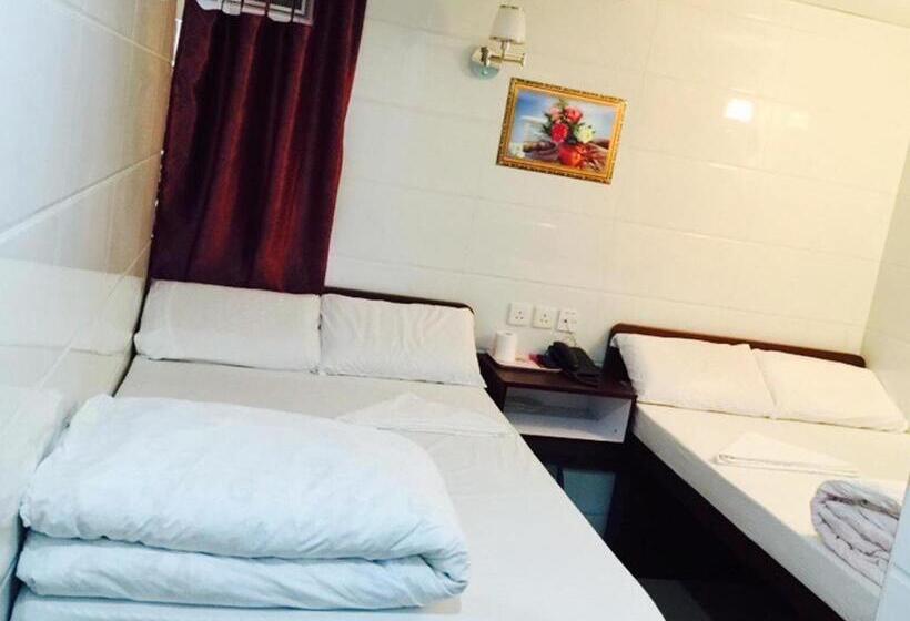 سوییت جونیور, Pay Less Guesthouse