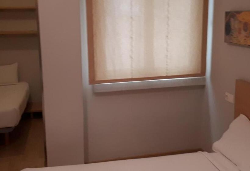 חדר סטנדרט לשלושה, Pr Blanco