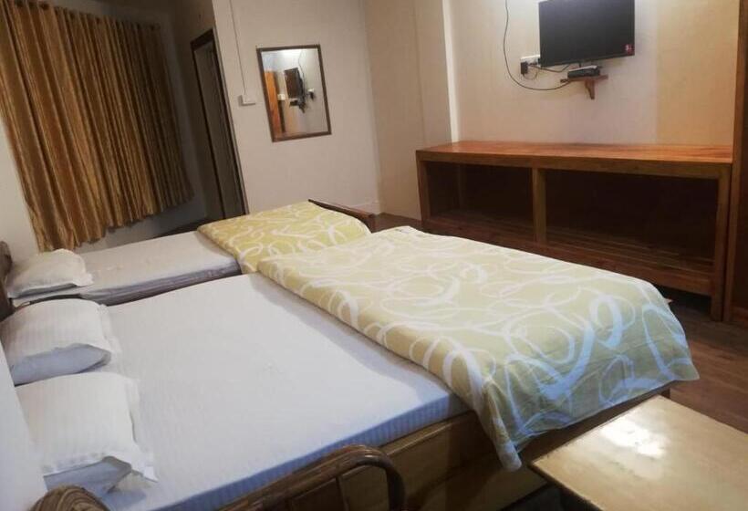 スタンダードトリプルルーム, The Shillong Hills Guest House