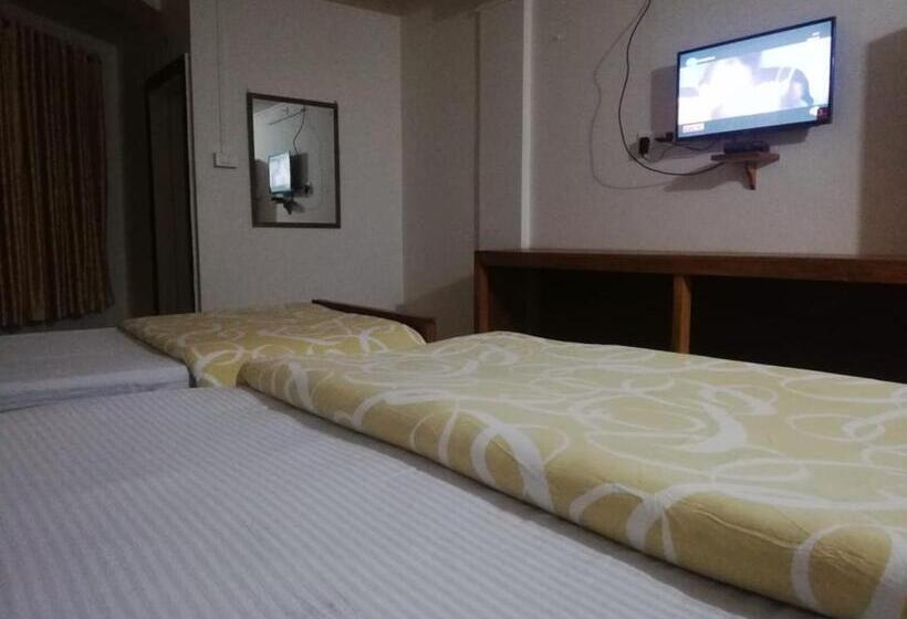 スタンダードトリプルルーム, The Shillong Hills Guest House