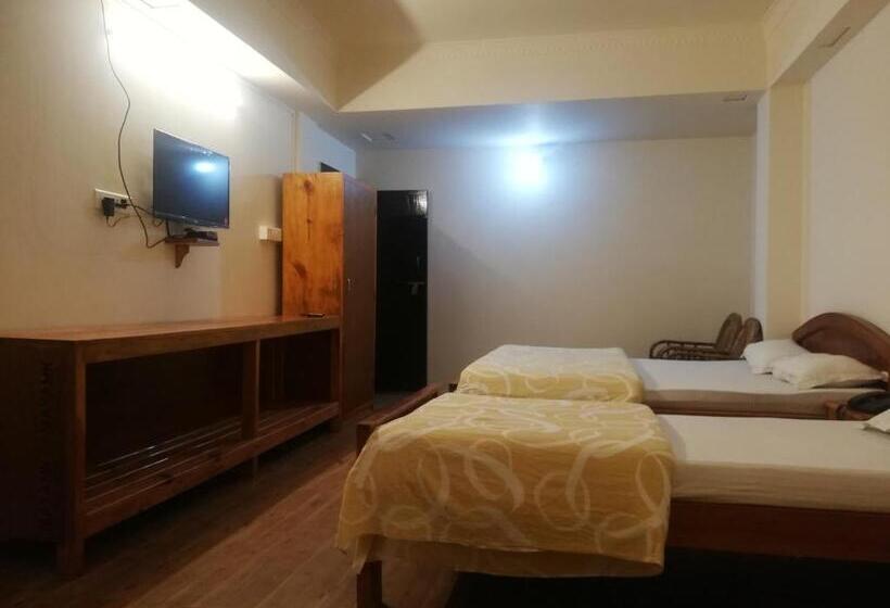 スタンダードトリプルルーム, The Shillong Hills Guest House