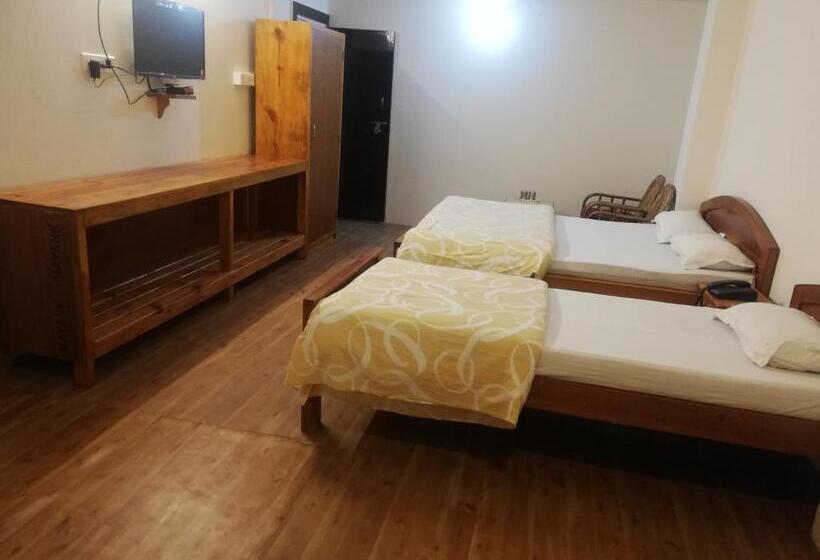 スタンダードトリプルルーム, The Shillong Hills Guest House