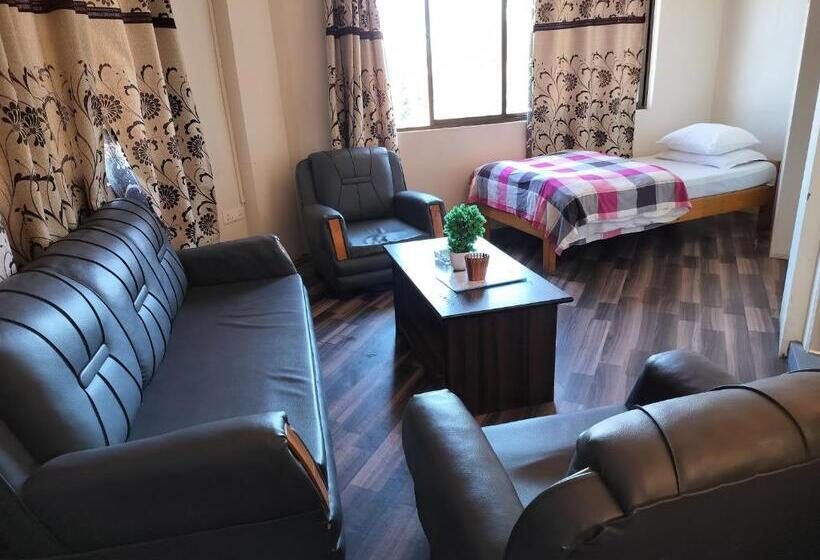 キングサイズベッドのデラックスルーム, The Shillong Hills Guest House