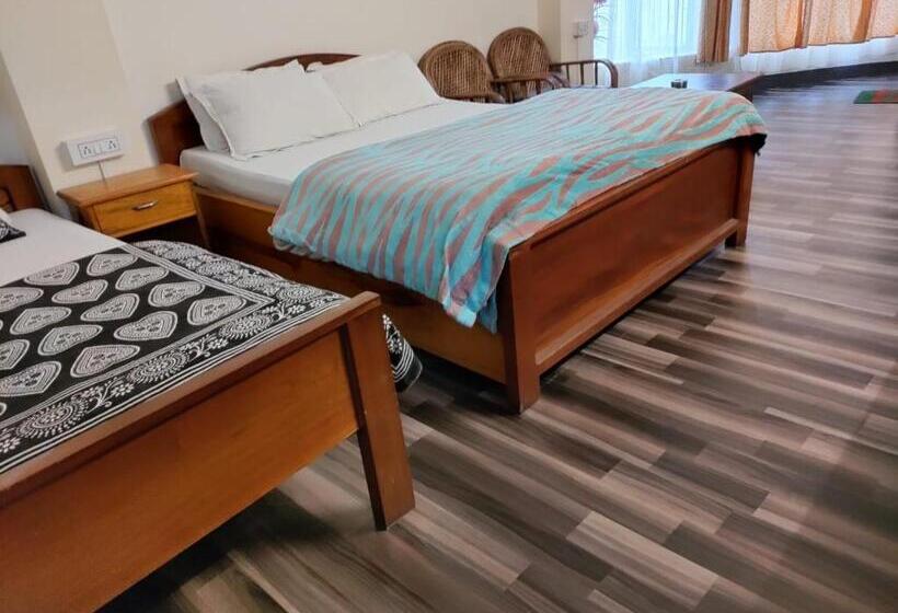 スタンダードトリプルルーム, The Shillong Hills Guest House