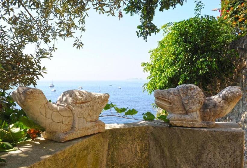Comfort room with terrace, Villa Pietra Santa