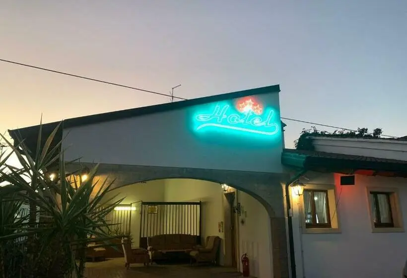 اتاق استاندارد سه نفره, Al Bosco
