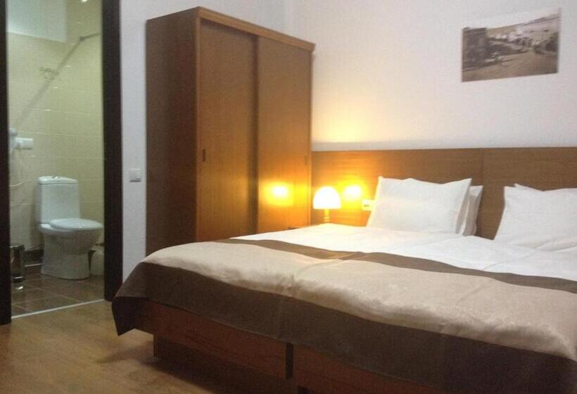 اتاق استاندارد با چشم‌انداز کوهستان, Club2100