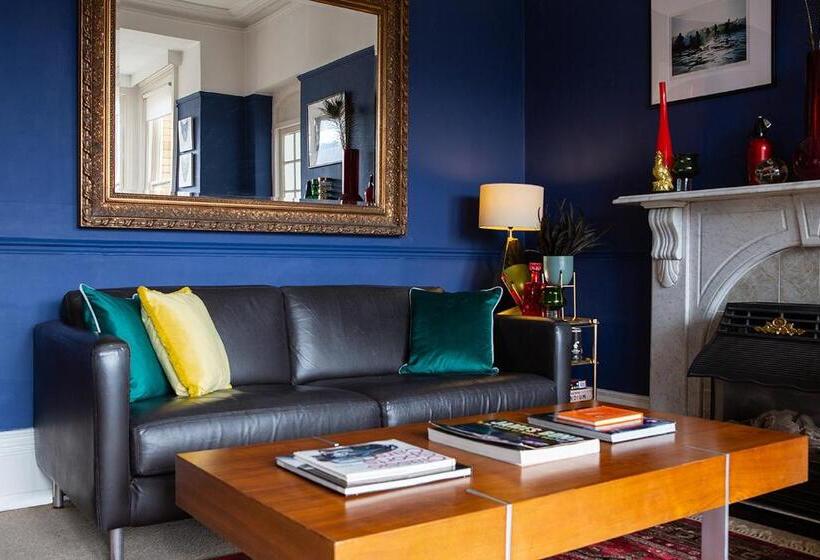 高级大房间, Norbury House