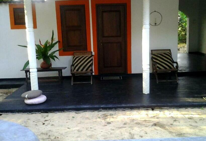 スタンダードトリプルルーム, Shehani Beach Bungalow