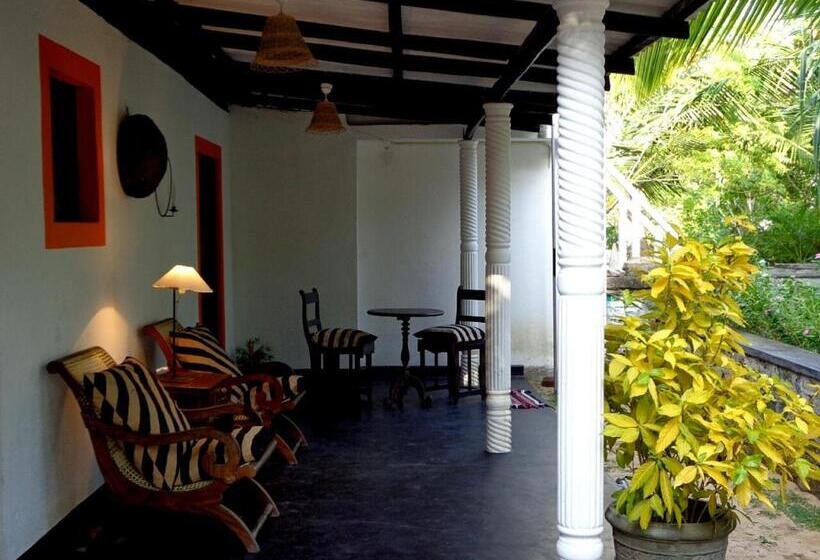 Номер Стандарт Вид на Море с Балконом, Shehani Beach Bungalow