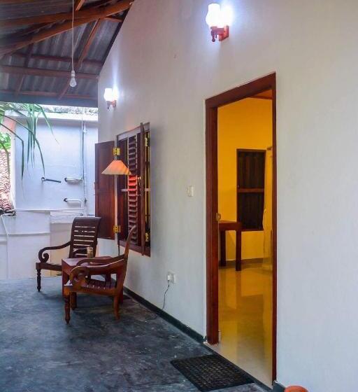 オーシャンビュースタンダードルームバルコニー付き, Shehani Beach Bungalow