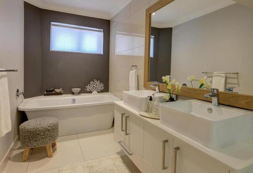 חדר משפחתי, Bay Lodge On The Beach