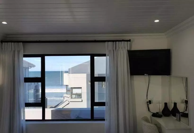 سوییت لوکس, Bay Lodge On The Beach