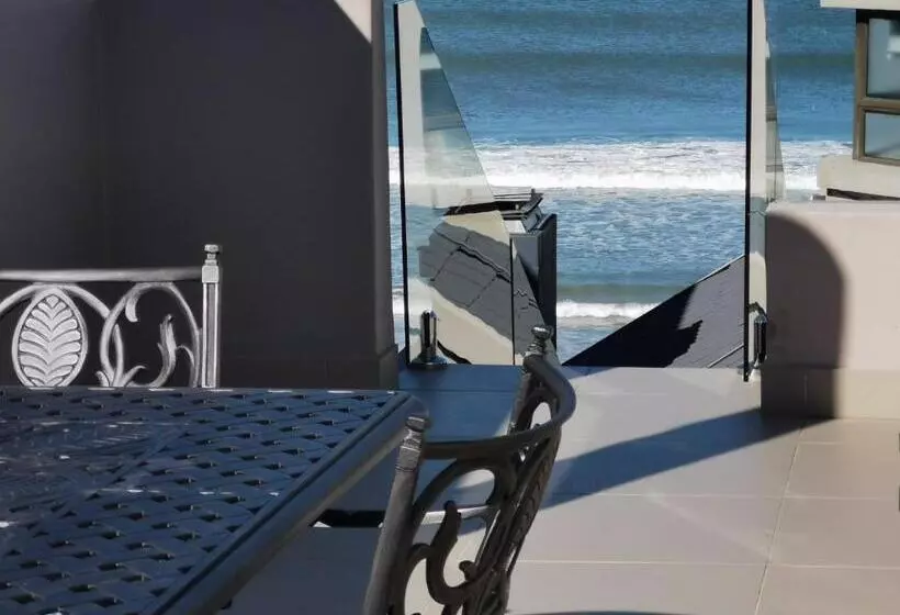 سوییت لوکس, Bay Lodge On The Beach