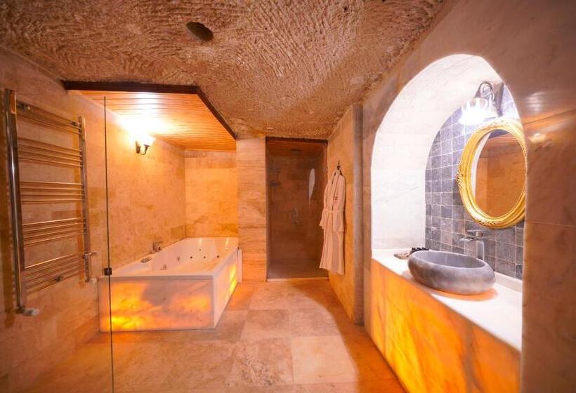 주니어 스위트, Holiday Cave