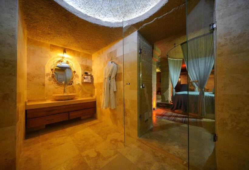 Люкс, Holiday Cave