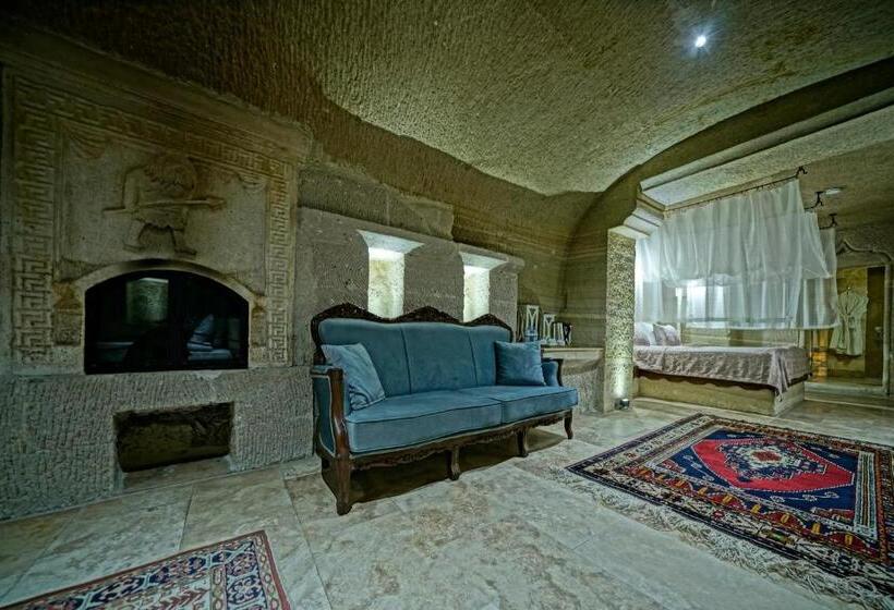 Полулюкс, Holiday Cave
