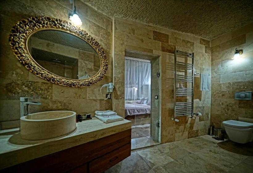 주니어 스위트, Holiday Cave