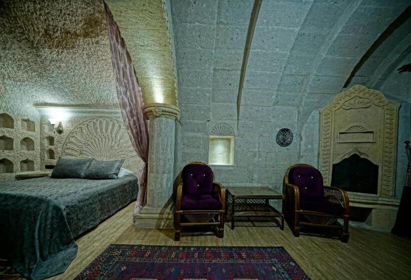 Полулюкс, Holiday Cave
