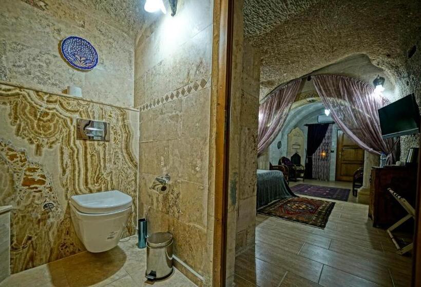 주니어 스위트, Holiday Cave