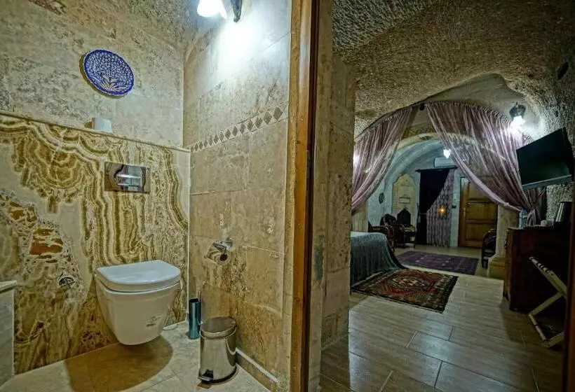 ジュニアスイート, Holiday Cave
