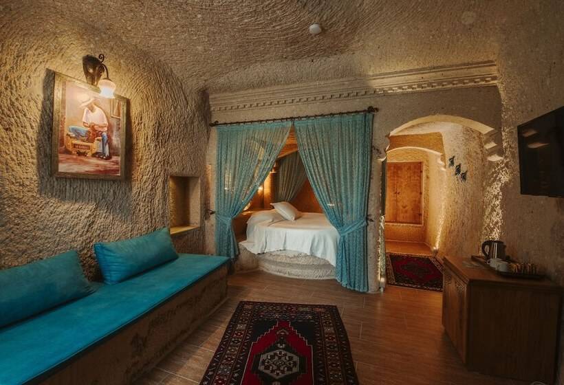 Люкс, Holiday Cave