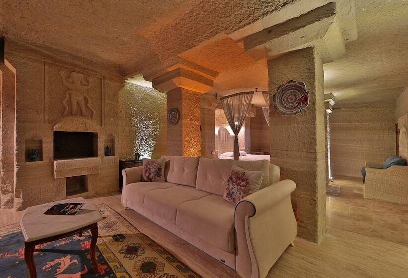 Люкс, Holiday Cave