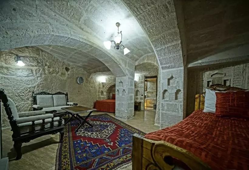 デラックストリプルルーム, Holiday Cave