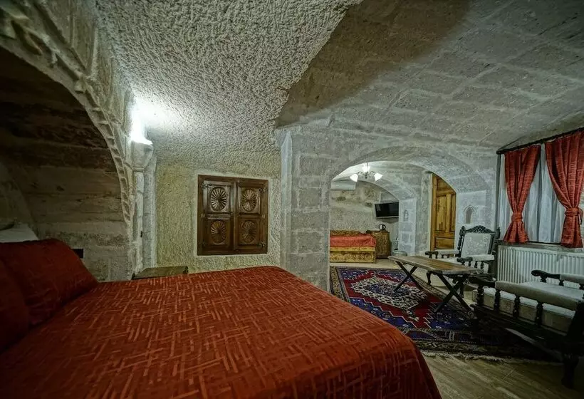 デラックストリプルルーム, Holiday Cave