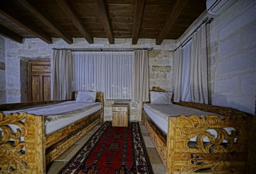 패밀리 룸, Holiday Cave