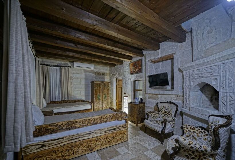 패밀리 룸, Holiday Cave