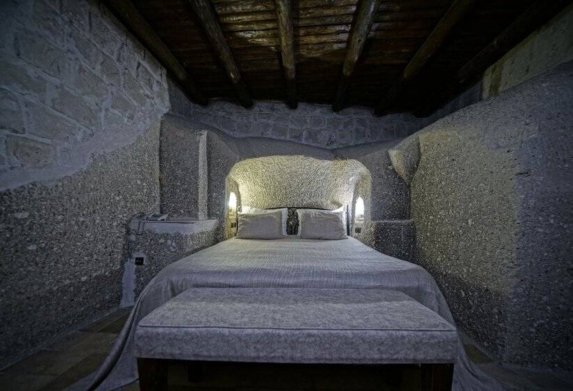 패밀리 룸, Holiday Cave