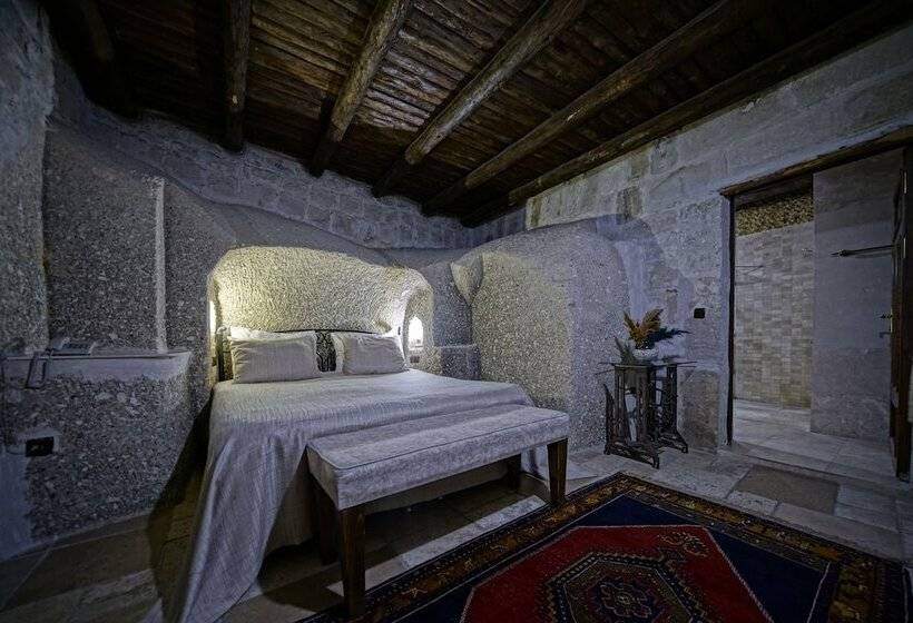 Семейный Номер, Holiday Cave