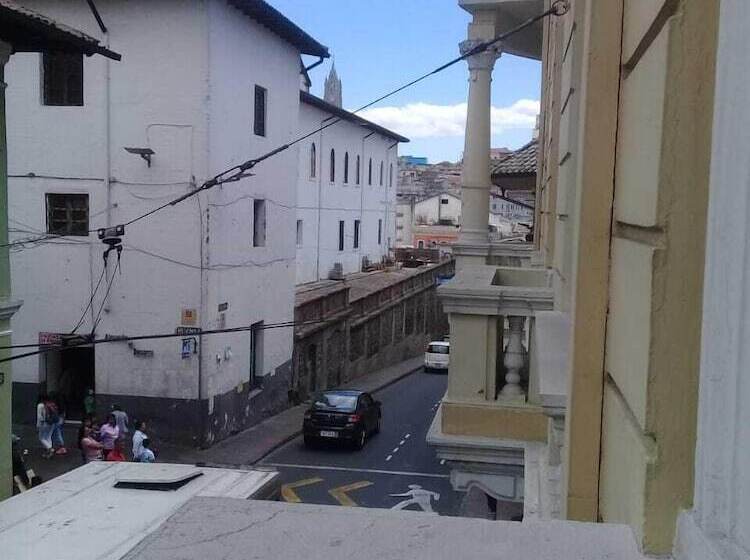 חדר סטנדרט לארבעה, Hostal Quito Cultural