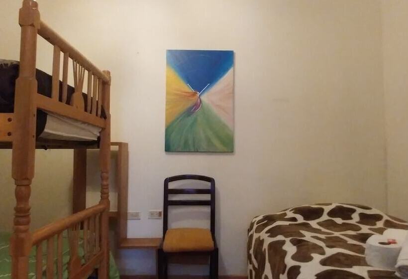 חדר סטנדרט לשלושה, Hostal Quito Cultural
