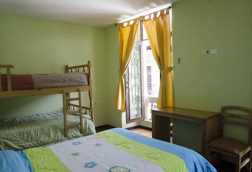 חדר סטנדרט לשלושה, Hostal Quito Cultural