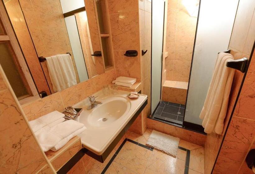 اتاق استاندارد سه نفره, Samanapaq