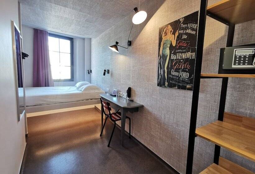 스탠다드 싱글 룸, 7art