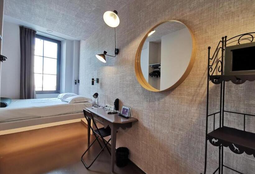 스탠다드 싱글 룸, 7art