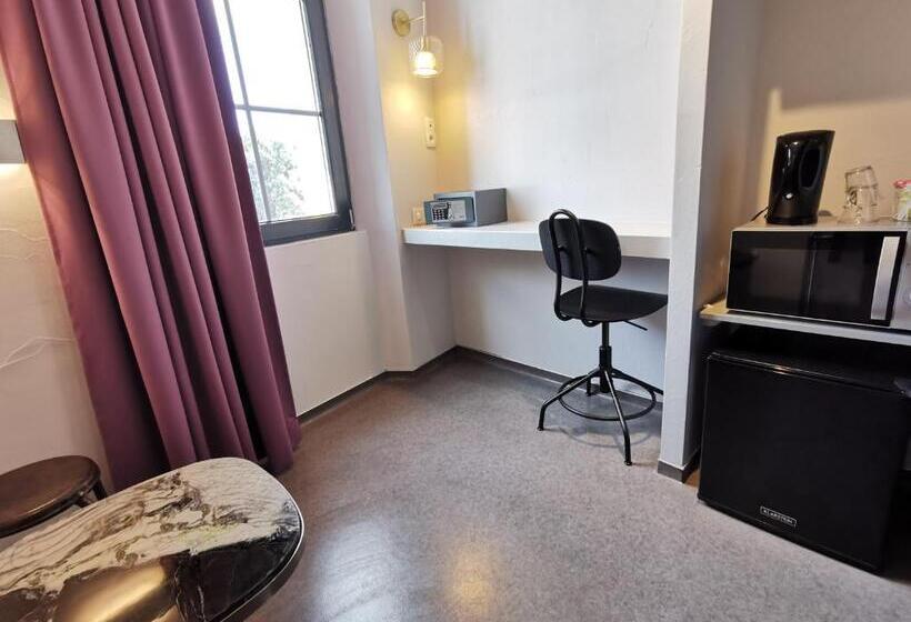 스탠다드 룸, 7art