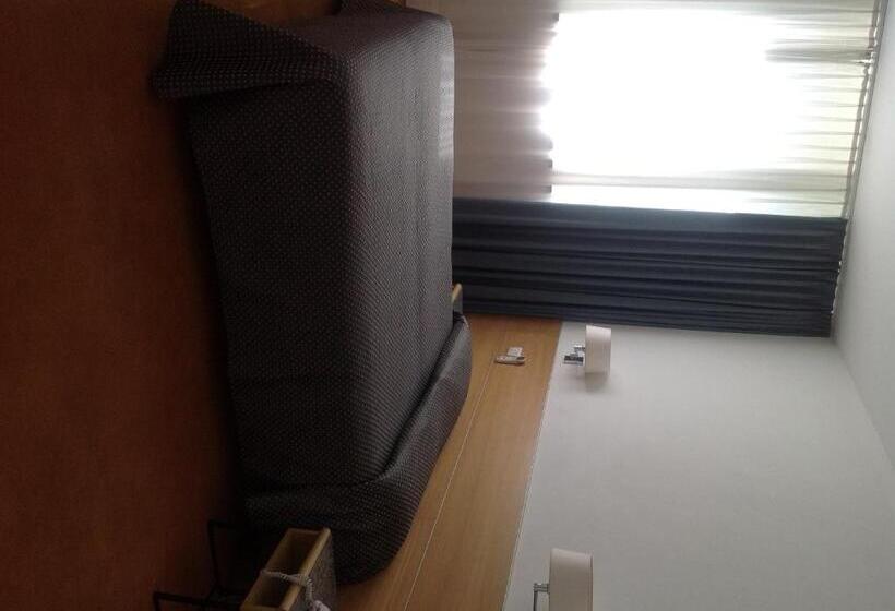 חדר סטנדרט לשלושה, Al Caminetto