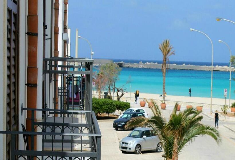 غرفة قياسية مزوَّدة بشُرفة, Araba Fenice