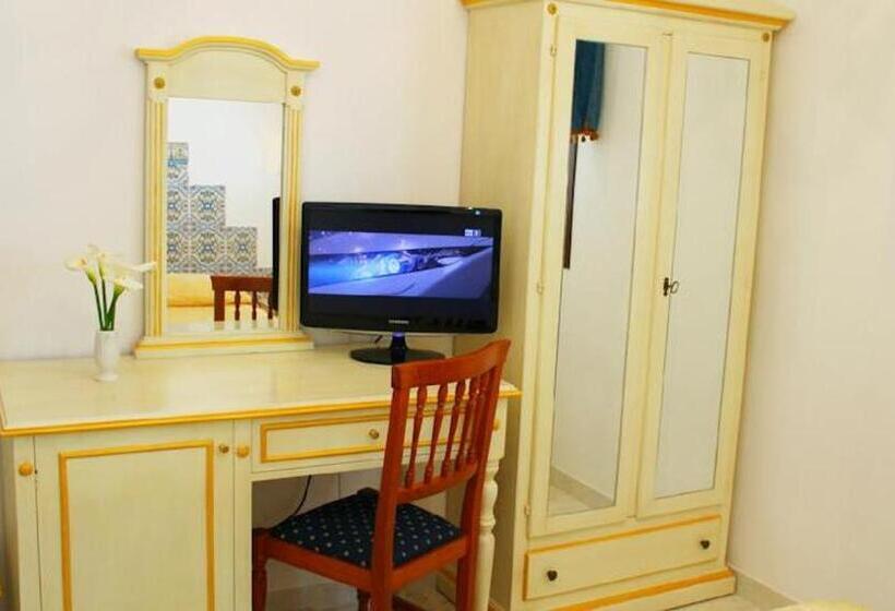 غرفة كلاسيكية فردية, Araba Fenice