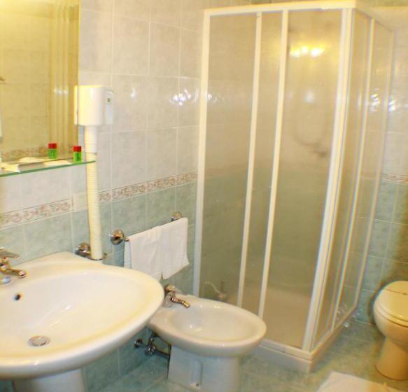 غرفة إقتصادية, Araba Fenice