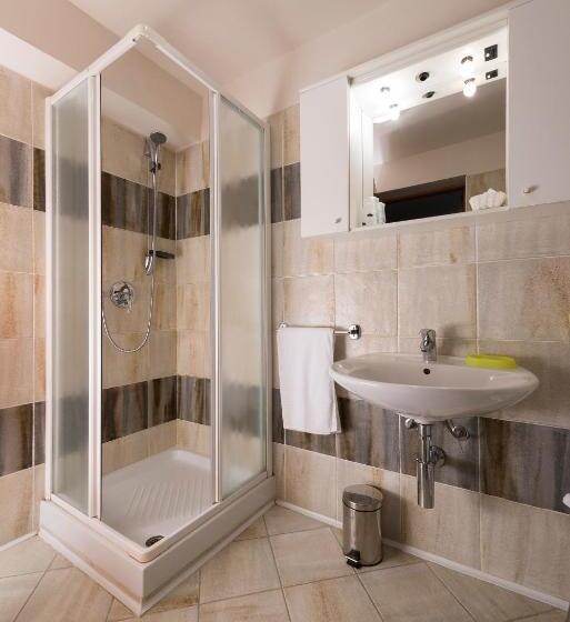 חדר משפחתי, &restaurant Armanac De Toubie