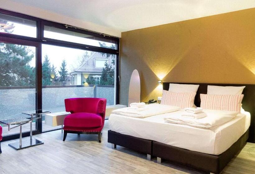 اتاق استاندارد چهار تخته, Arthotel Ana Gold